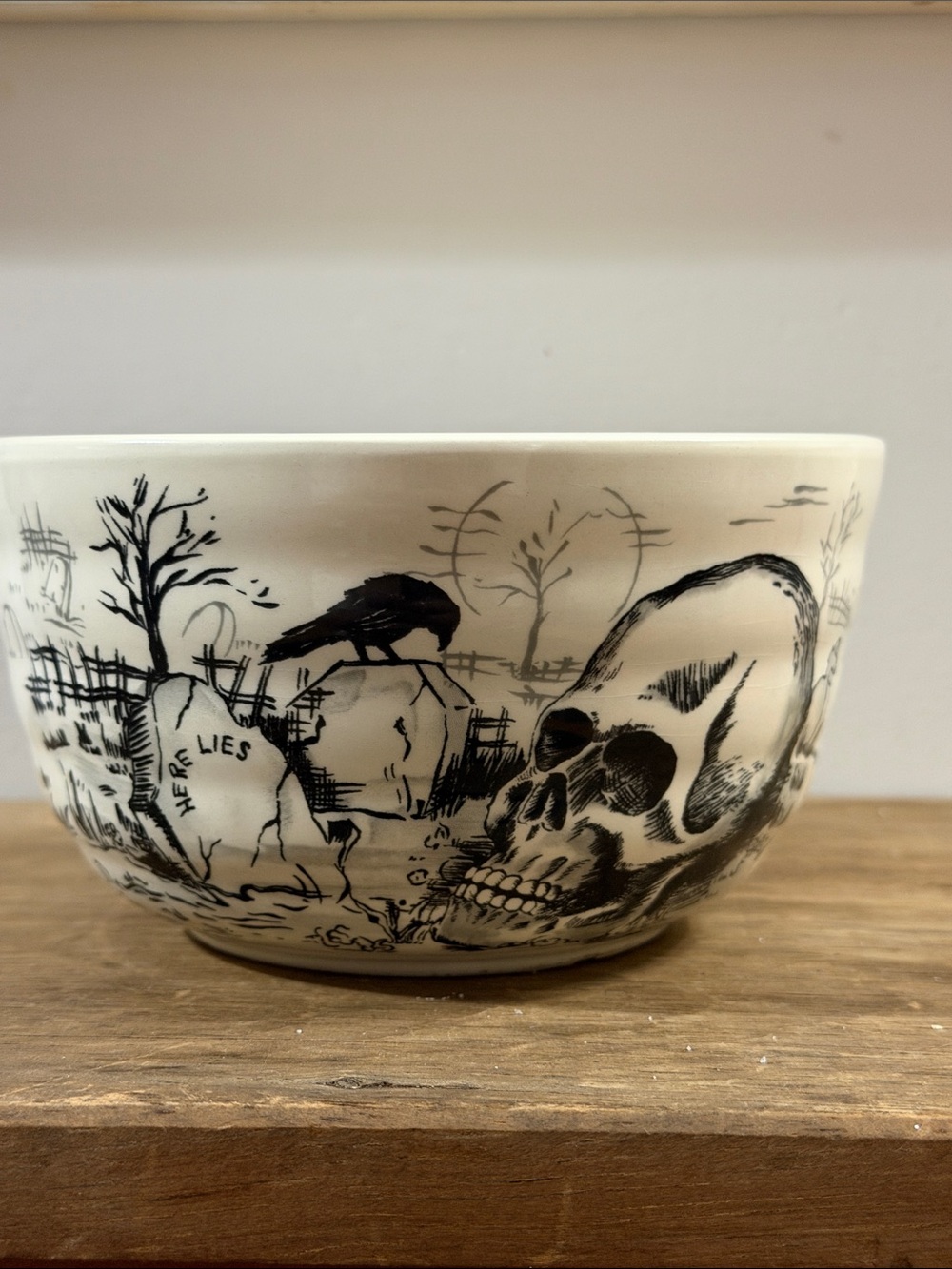 Maxcera Halloween Graveyard Skull Crow Bowl